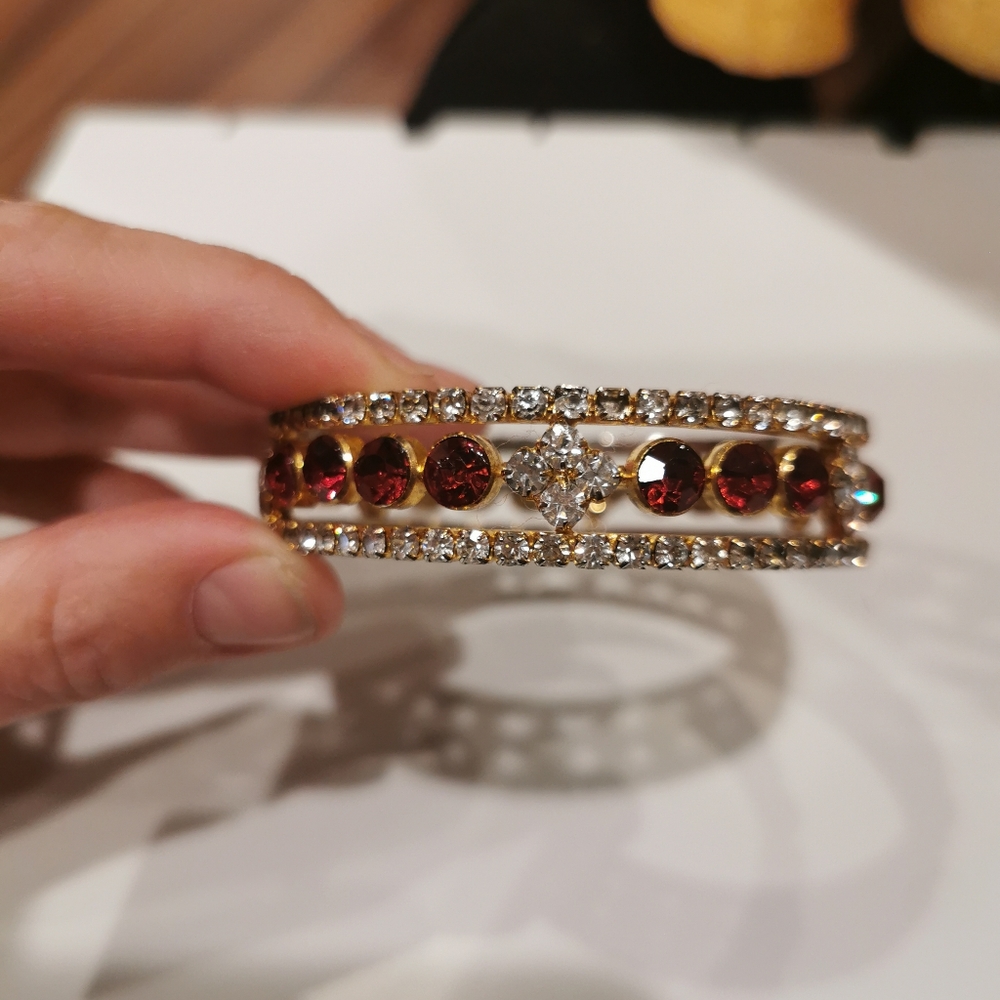 Red and whites stones Bracelet